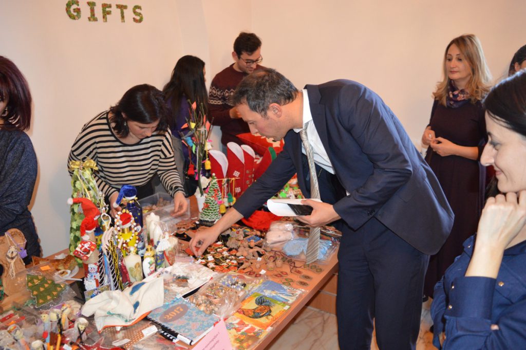 Ցուցահանդես և ամփոփում` Կլոր սեղան հիմնադրամի տոնական միջոցառման ժամանակ