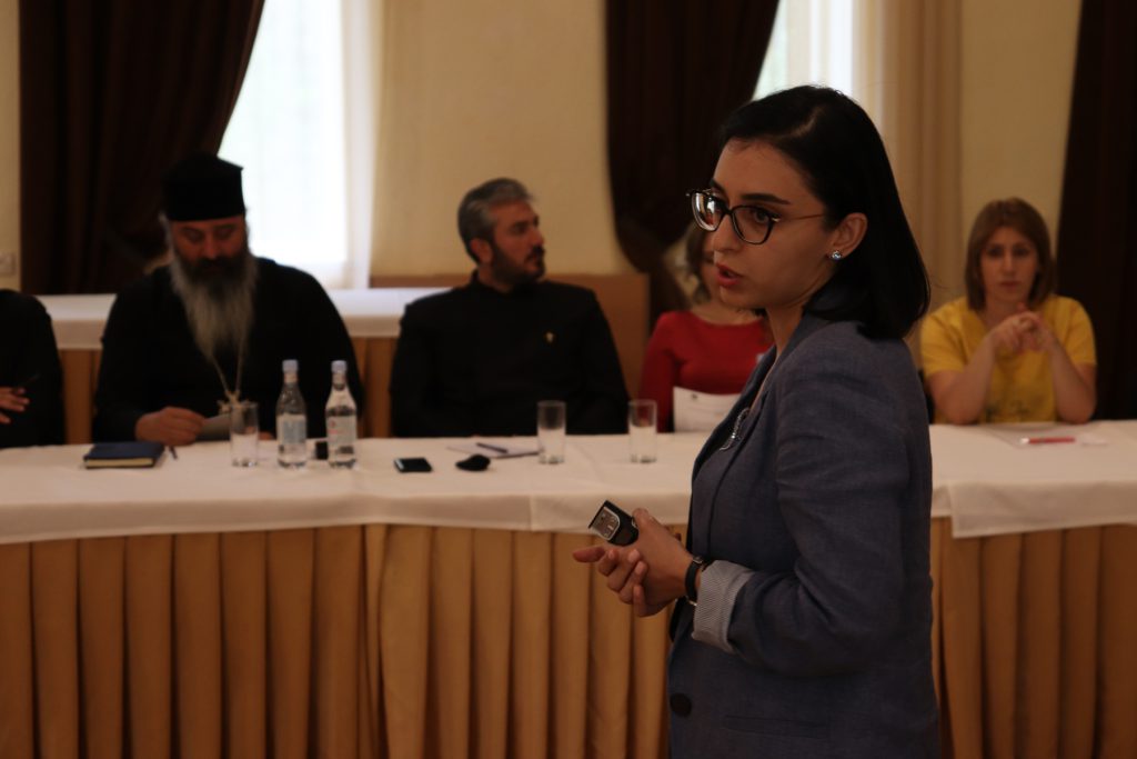 Ընտանեկան բռնության զոհերի և բռնարարների հետ աշխատանքի վերաբերյալ դասընթաց հոգևորականների համար