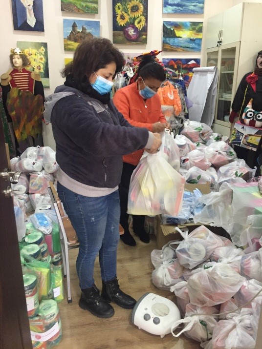 1 Ashtarak Centre humanitarian aid to the displased from Karabakh roundtable act.am
