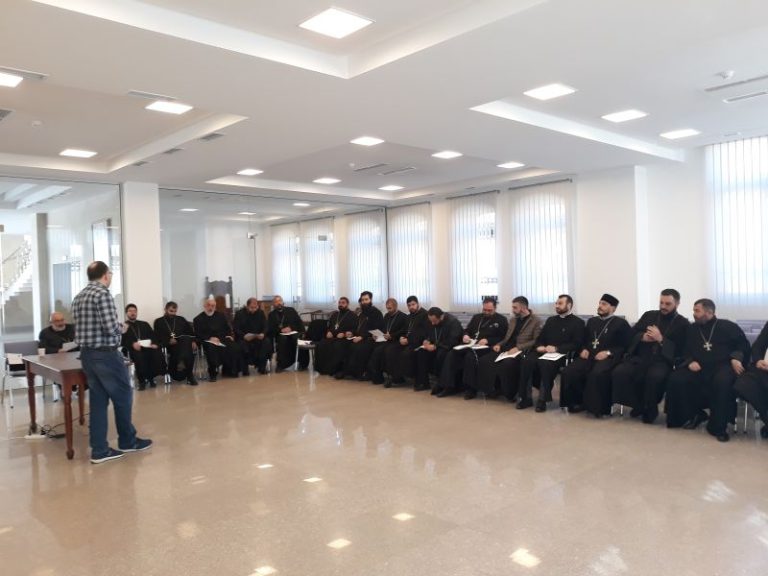 Քահանաները գործնականում կկիրառեն սոցիալ-հոգեբանական աջակցության դասընթացից ստացած գիտելիքը