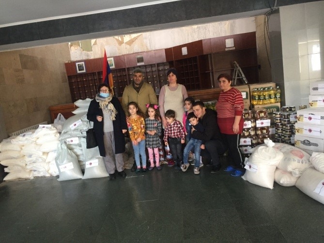 Կլոր սեղան հիմնադրամը Կոտայքում, Արմավիրում և Արագածոտնում շարունակում է Արցախից տեղահանված ընտանիքների օժանդակության ծրագիրը