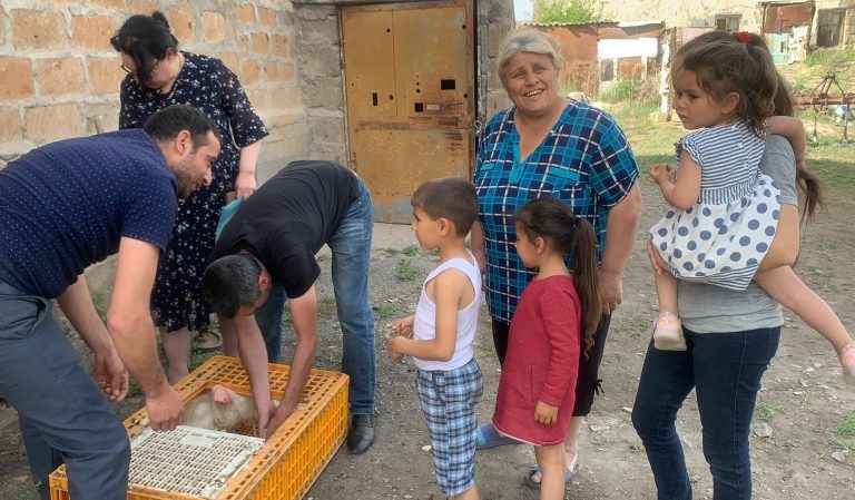 Կայուն եկամտի և սոցիալական խնդիրները լուծելու հնարավորություն՝ Արցախից տեղահանված ևս երեք ընտանիքի