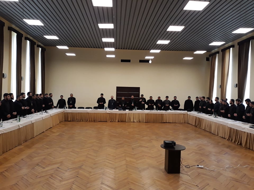 1 Armenia ROund Table psychology for priests roundtable act.am
