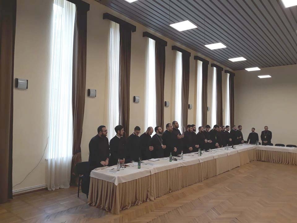 Ընտանեկան բռնության կանխարգելման և պատերազմից տուժածներին հոգեբանական աջակցություն տրամադրելու դասընթաց՝ Հայ Առաքելական Եկեղեցու հոգևորականների համար