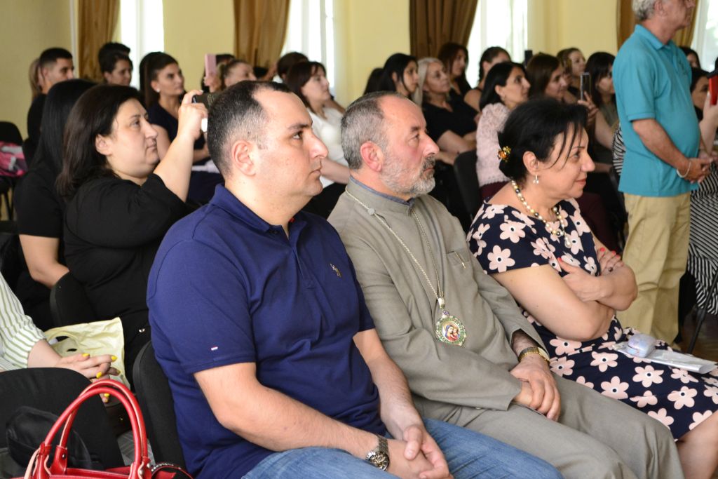 8_Training for_44-day_war-suffered-families_Press_release_WCC_ART_Gatweway_Art_House-23-06-22