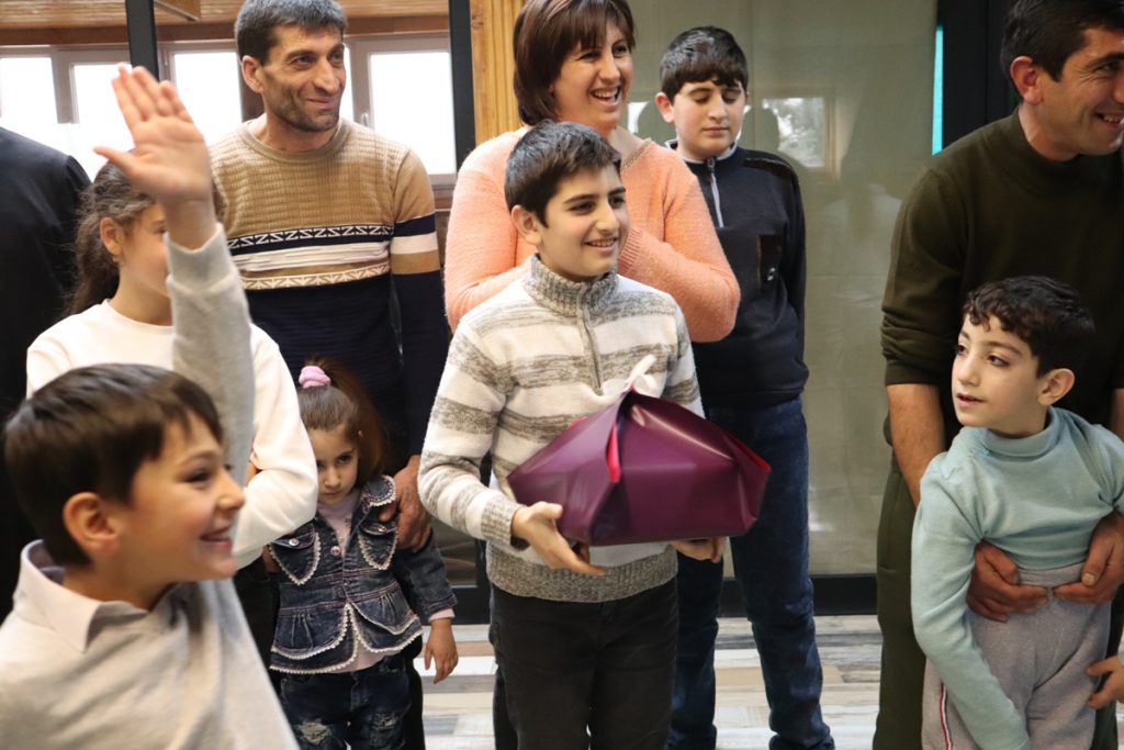 Հայրիկը սիրում է և պաշտպանում