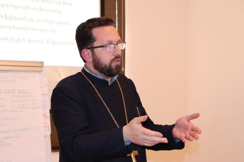 «Կոնֆլիկտներ. ինքնաճանաչողությունը՝ հաղթահարման ճանապարհ» դասընթացը՝ քահանաների և սոցաշխատողների համար