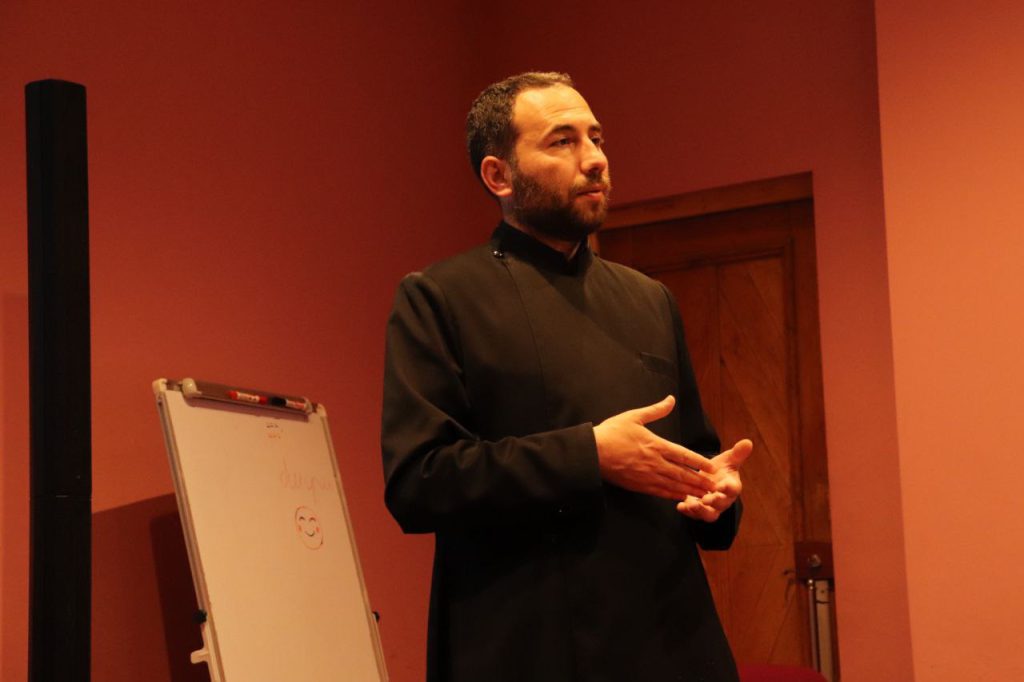 «Համացանցային մարտահրավերներ» դասընթացը՝ Տավուշի թեմի «Արևիկ» սոցիալական կենտրոնում