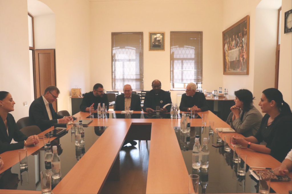 ԵՀԽ պատվիրակության այցը ԵՀԽ հայաստանյան Կլոր սեղան հիմնադրամ