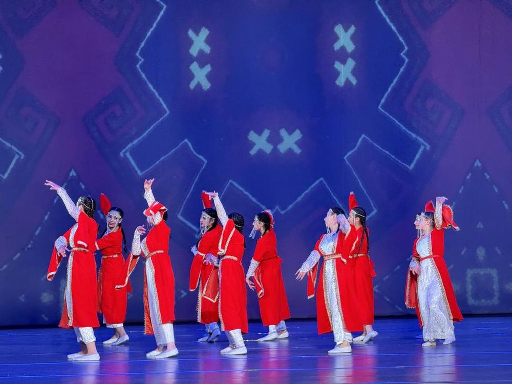 Կլոր սեղան հիմնադրամի աջակցությամբ գործող պարի խմբակները Երևանում ներկայացրեցին ձեռքբերումները