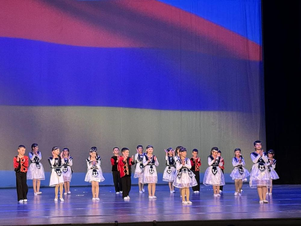 Կլոր սեղան հիմնադրամի աջակցությամբ գործող պարի խմբակները Երևանում ներկայացրեցին ձեռքբերումները