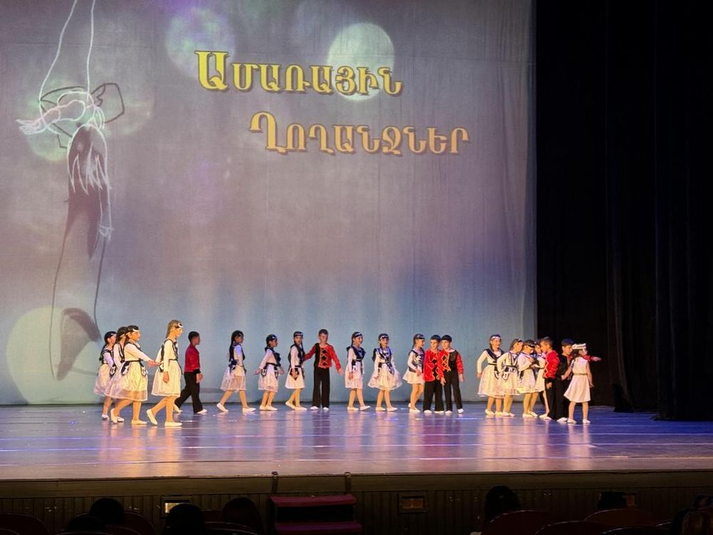 Կլոր սեղան հիմնադրամի աջակցությամբ գործող պարի խմբակները Երևանում ներկայացրեցին ձեռքբերումները