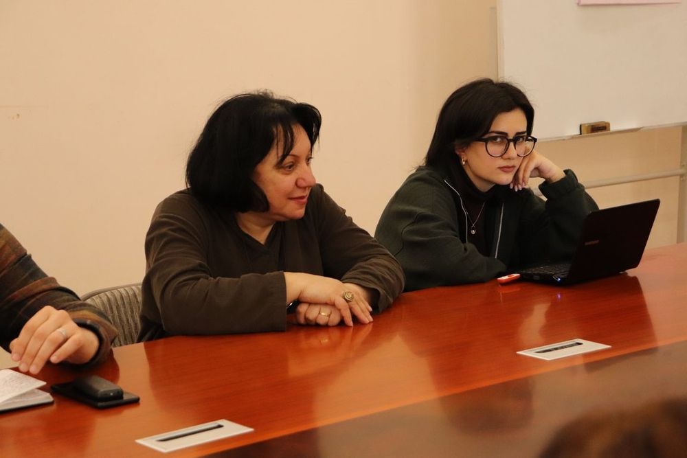 Կլոր սեղան հիմնադրամը և իր գործընկեր սոցիալական կենտրոնները քննարկել են զարգացման հեռանկարները