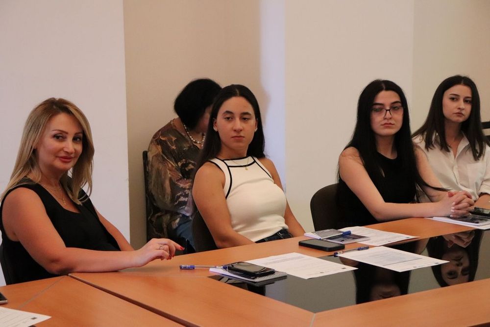 Եկեղեցու թեմերի  սոցիալական աշխատողներն ուսումնասիրել են ընտանիքի բարեկեցությանը նպաստող ժամանակակից մեդիա հնարքները 