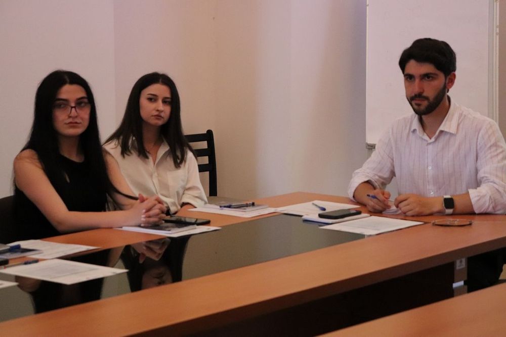 Եկեղեցու թեմերի  սոցիալական աշխատողներն ուսումնասիրել են ընտանիքի բարեկեցությանը նպաստող ժամանակակից մեդիա հնարքները 