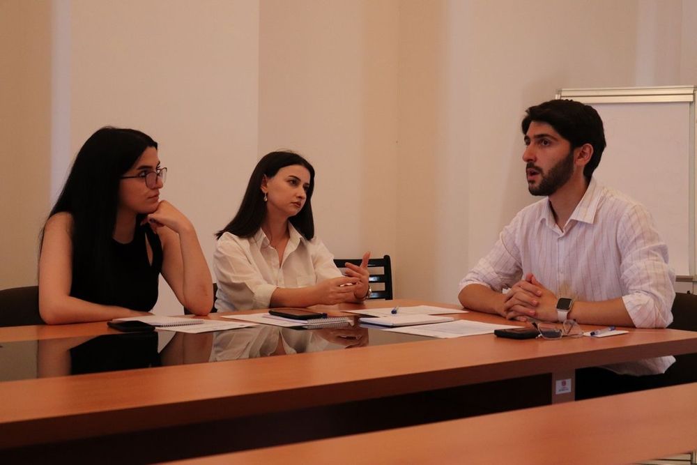 Եկեղեցու թեմերի  սոցիալական աշխատողներն ուսումնասիրել են ընտանիքի բարեկեցությանը նպաստող ժամանակակից մեդիա հնարքները 