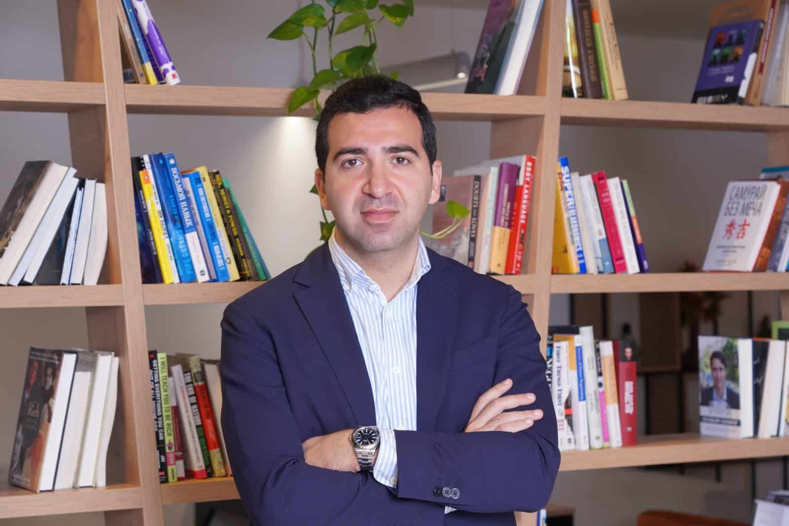 Պրն․ Արեն Դեյիրմենջյան